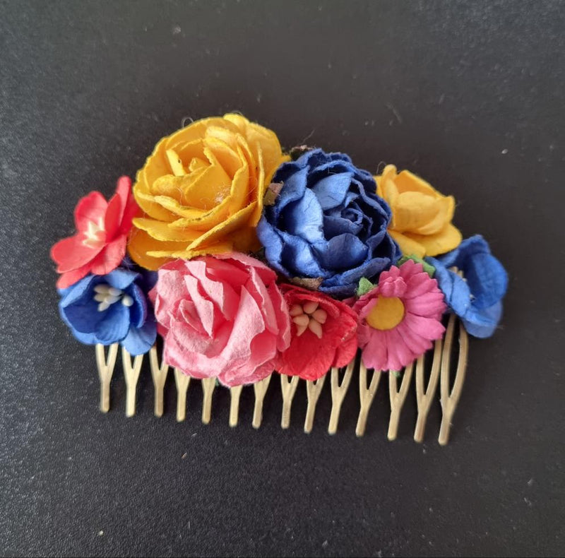 Smuk hårkam i Frida-stil - Hårpynt med blomster og perler til bryllup, konfirmation og fest