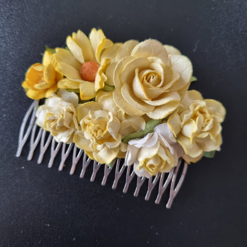 Stor hårkam med gule blomster - Hårpynt med blomster og perler til bryllup, konfirmation og fest