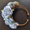 Lyseblåt armbånd - Hårpynt med blomster og perler til bryllup, konfirmation og fest