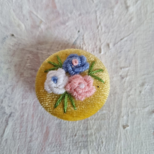 Fine håndlavede knapper - Hårpynt med blomster og perler til bryllup, konfirmation og fest
