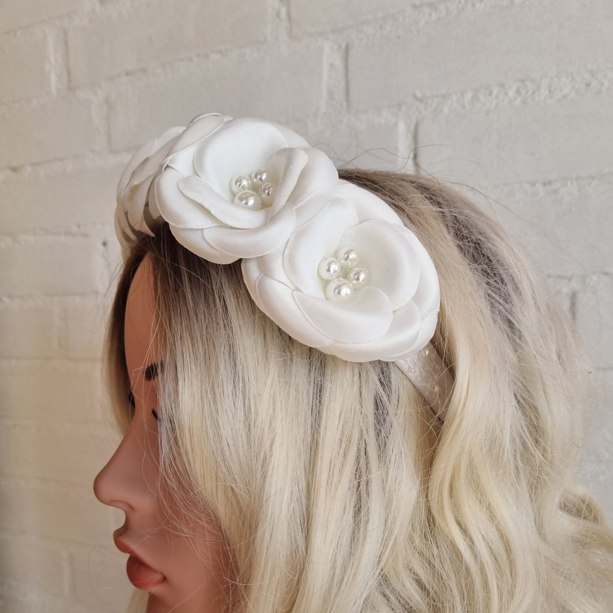 Fantastisk hårbøjle - Hårpynt med blomster og perler til bryllup, konfirmation og fest