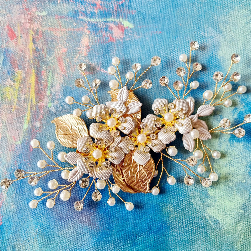Fin stort hårspænde med blomster i rosegold - Hårpynt med blomster og perler til bryllup, konfirmation og fest