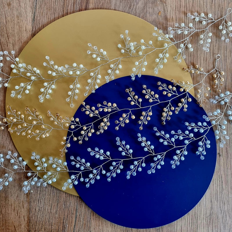 55 cm lang hårkæde med perler - flere farver - Hårpynt med blomster og perler til bryllup, konfirmation og fest
