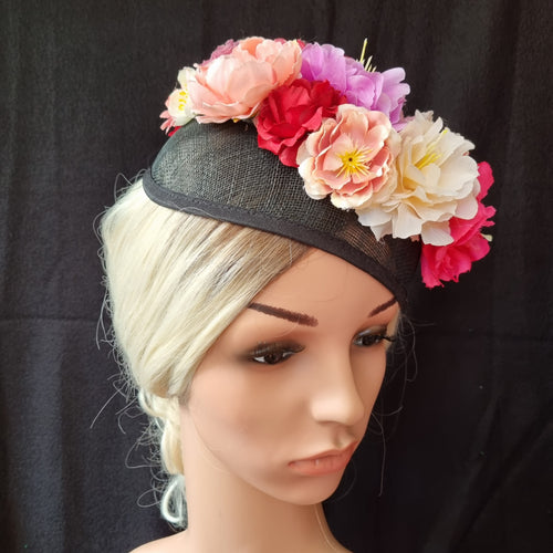 Den fineste hat med blomster - Hårpynt med blomster og perler til bryllup, konfirmation og fest