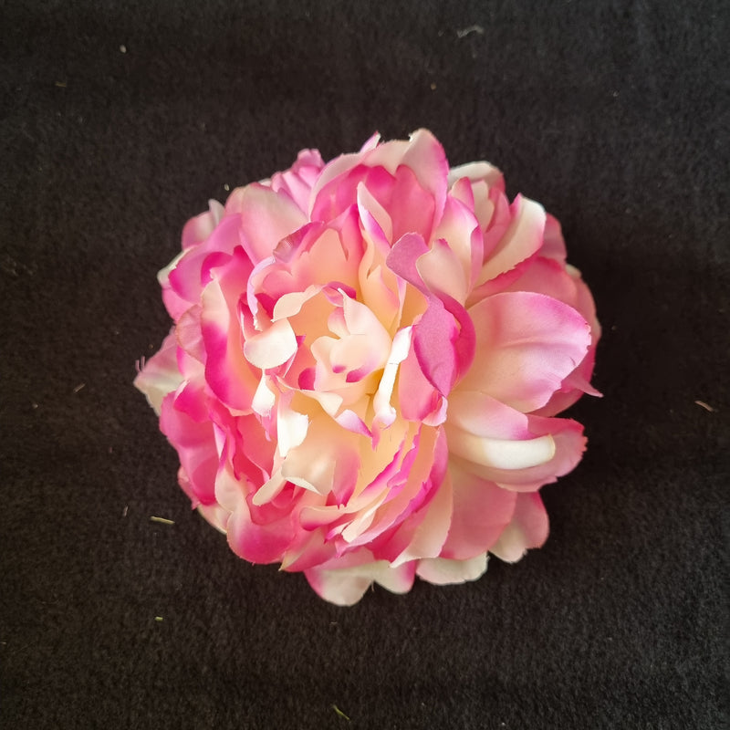 Stor pæon i hvid og pink - Hårpynt med blomster og perler til bryllup, konfirmation og fest