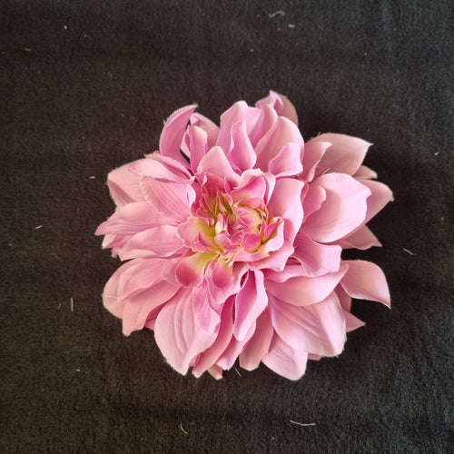 Stor pink dahlia - Hårpynt med blomster og perler til bryllup, konfirmation og fest