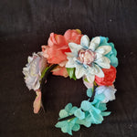 Fantastisk smuk blomsterkrone i pasteller - Hårpynt med blomster og perler til bryllup, konfirmation og fest