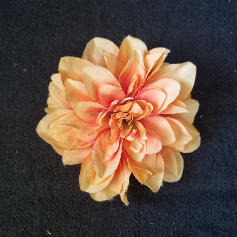Orange dahlia - Hårpynt med blomster og perler til bryllup, konfirmation og fest
