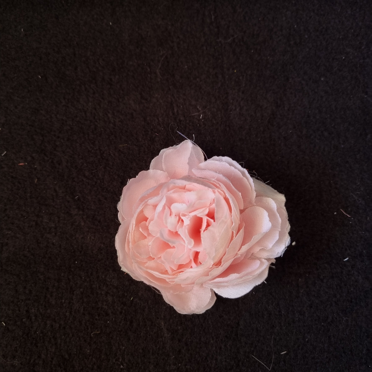 Sød lille lyserød pæon - Hårpynt med blomster og perler til bryllup, konfirmation og fest