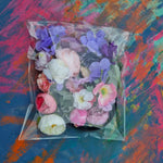 Lav din egen blomsterkrone  i lilla, lyserød og hvid - Hårpynt med blomster og perler til bryllup, konfirmation og fest