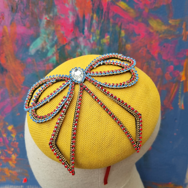Crazy flot hat med diamantudsmykning - Hårpynt med blomster og perler til bryllup, konfirmation og fest