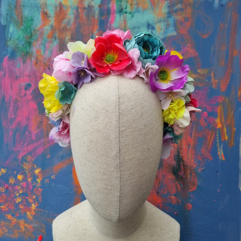 Lav din egen blomsterkrone i skønne farver - Hårpynt med blomster og perler til bryllup, konfirmation og fest