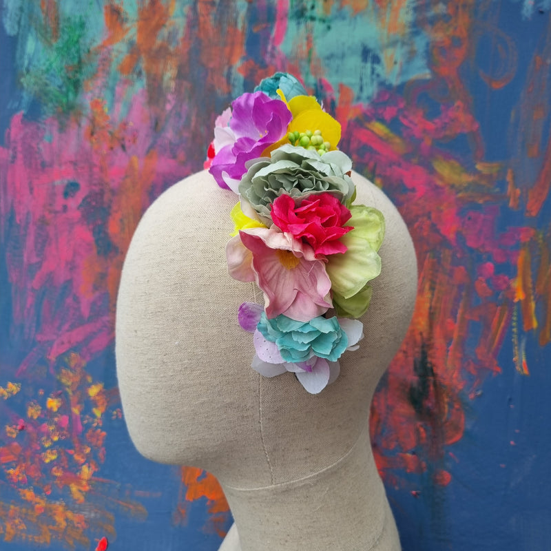 Lav din egen blomsterkrone i skønne farver - Hårpynt med blomster og perler til bryllup, konfirmation og fest