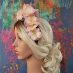 Skøn hårbøjle med pink kirsebærblomster - Hårpynt med blomster og perler til bryllup, konfirmation og fest