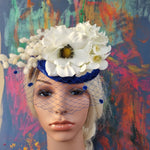Fantastisk pillbox - hat - Hårpynt med blomster og perler til bryllup, konfirmation og fest