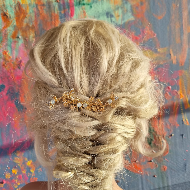 Fin glitrende hårkam - Hårpynt med blomster og perler til bryllup, konfirmation og fest