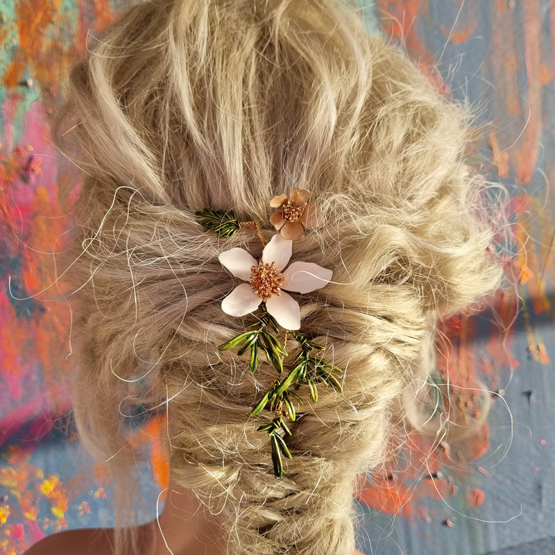 Det fineste hårsmykke - Hårpynt med blomster og perler til bryllup, konfirmation og fest