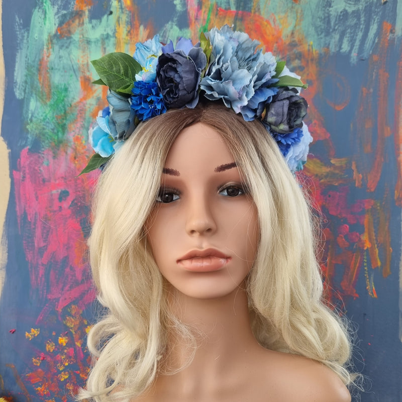 Blomsterkrone med blå blomster - Hårpynt med blomster og perler til bryllup, konfirmation og fest