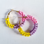 Fine hoops i gul, lilla og lyserød - Hårpynt med blomster og perler til bryllup, konfirmation og fest