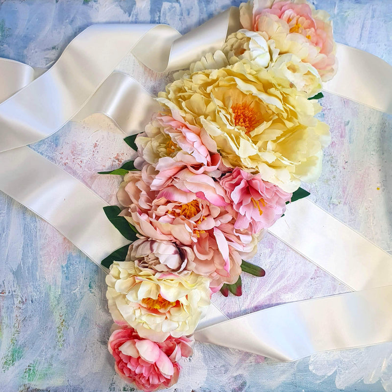Stort blomsterbælte med de smukkeste blomster - Hårpynt med blomster og perler til bryllup, konfirmation og fest
