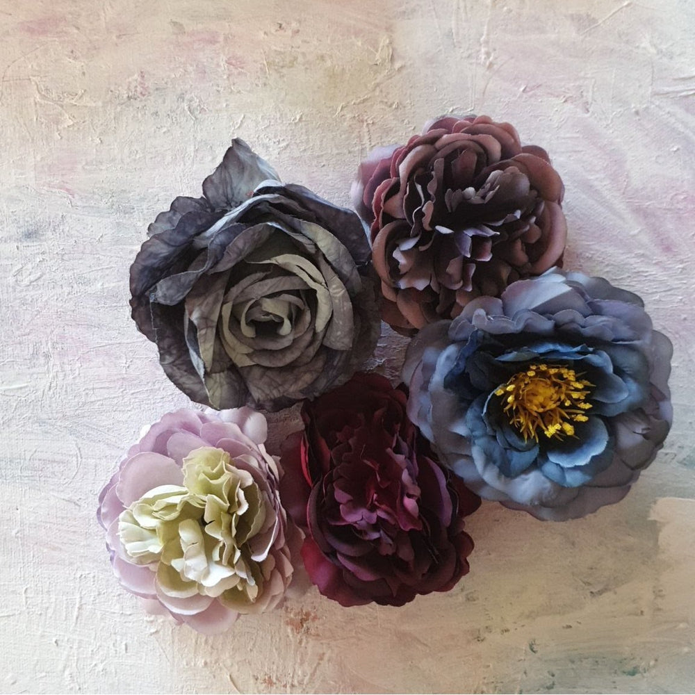 Pæon i mørk violet - Hårpynt med blomster og perler til bryllup, konfirmation og fest