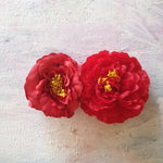 Stor pæon i klar rød - Hårpynt med blomster og perler til bryllup, konfirmation og fest