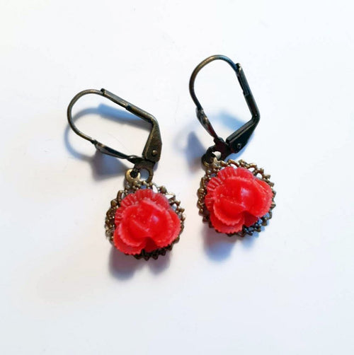 Små røde øreringe - Hårpynt med blomster og perler til bryllup, konfirmation og fest