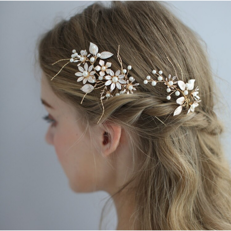 3 store hårnåle i romantisk look - Hårpynt med blomster og perler til bryllup, konfirmation og fest