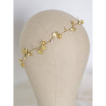 Smuk enkel hårkæde med blade og blomster - guld - Hårpynt med blomster og perler til bryllup, konfirmation og fest