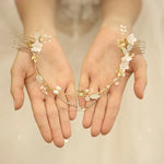 Elegant hårsmykke til bag på hovedet - Hårpynt med blomster og perler til bryllup, konfirmation og fest