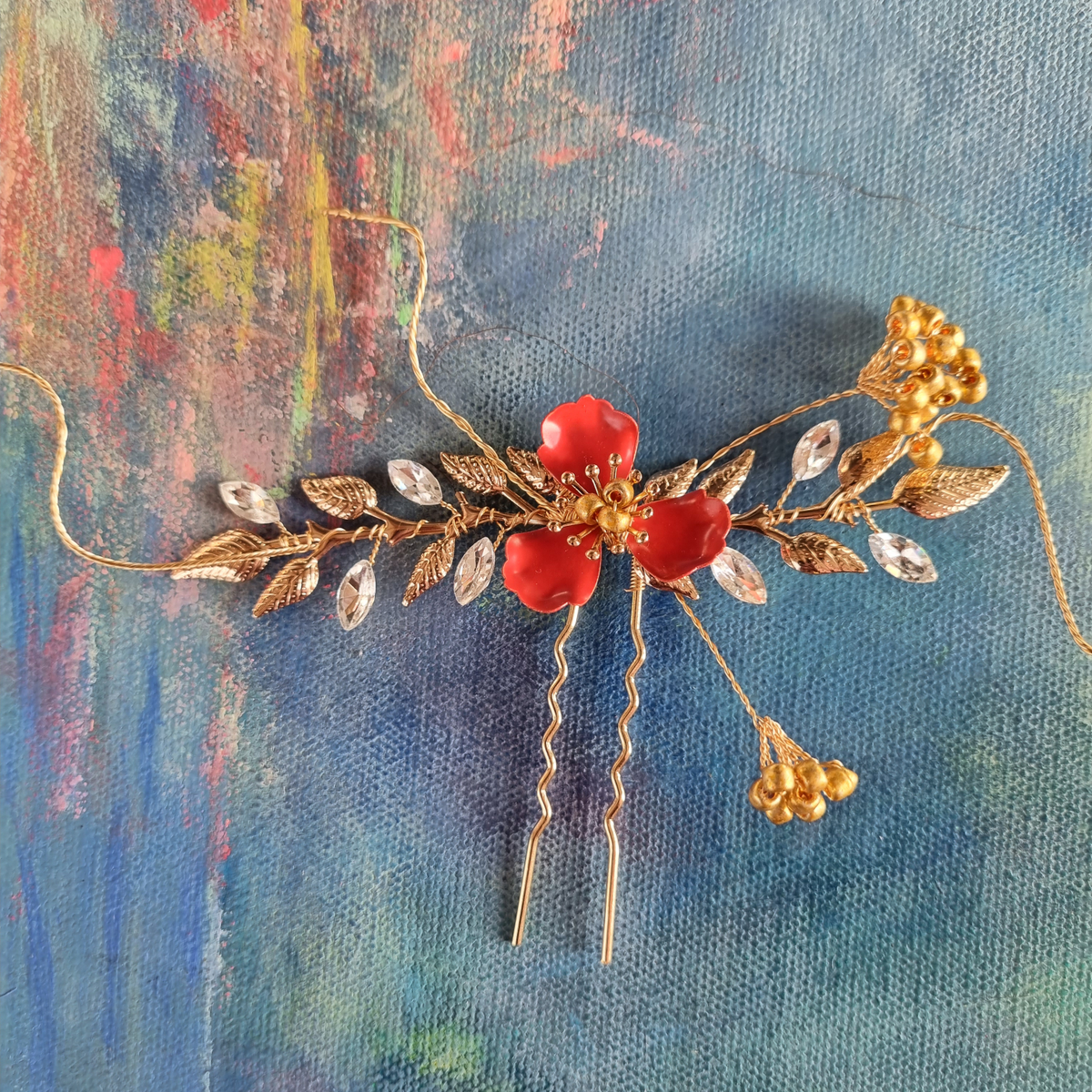 Stor hårnål med rød blomst i emalje - Hårpynt med blomster og perler til bryllup, konfirmation og fest