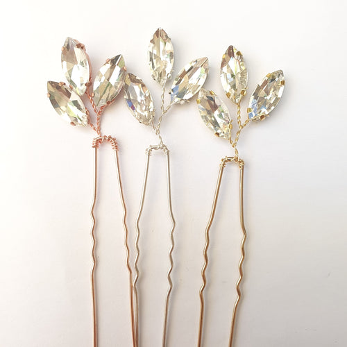 Lille hårnål med krystal - vælg mellem tre farver - Hårpynt med blomster og perler til bryllup, konfirmation og fest