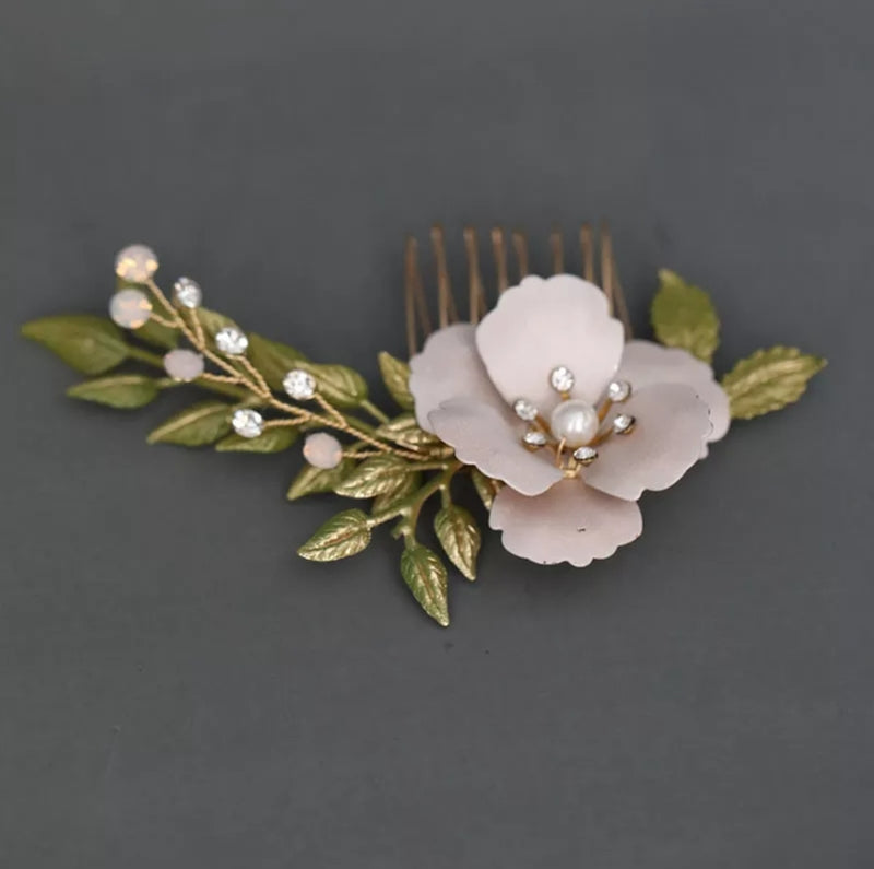 Skøn hårkam med blomst og blade i metal - Hårpynt med blomster og perler til bryllup, konfirmation og fest