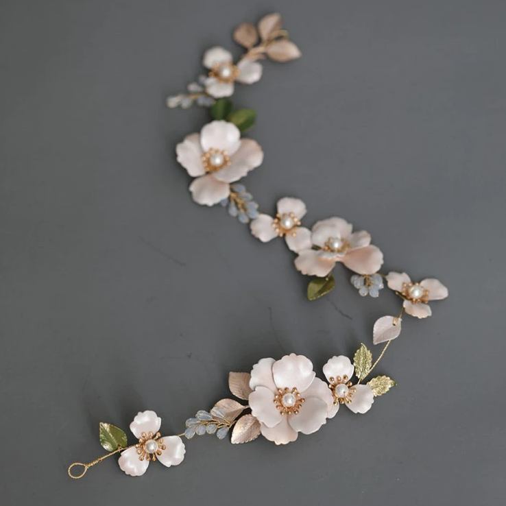 Det fineste blomster-smykke - Hårpynt med blomster og perler til bryllup, konfirmation og fest