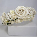 Blomsterkrans / blomsterkrone med hvide roser og blomster - Hårpynt med blomster og perler til bryllup, konfirmation og fest