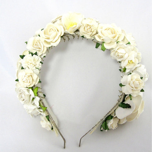 Blomsterkrans / blomsterkrone med hvide roser og blomster - Hårpynt med blomster og perler til bryllup, konfirmation og fest