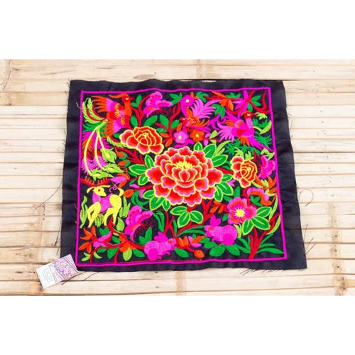 Stofstykke med thailandsk broderi - Hårpynt med blomster og perler til bryllup, konfirmation og fest