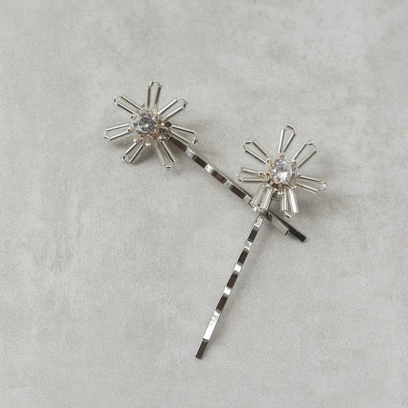 Sæt med to hårnåle - sølv eller guld - Hårpynt med blomster og perler til bryllup, konfirmation og fest