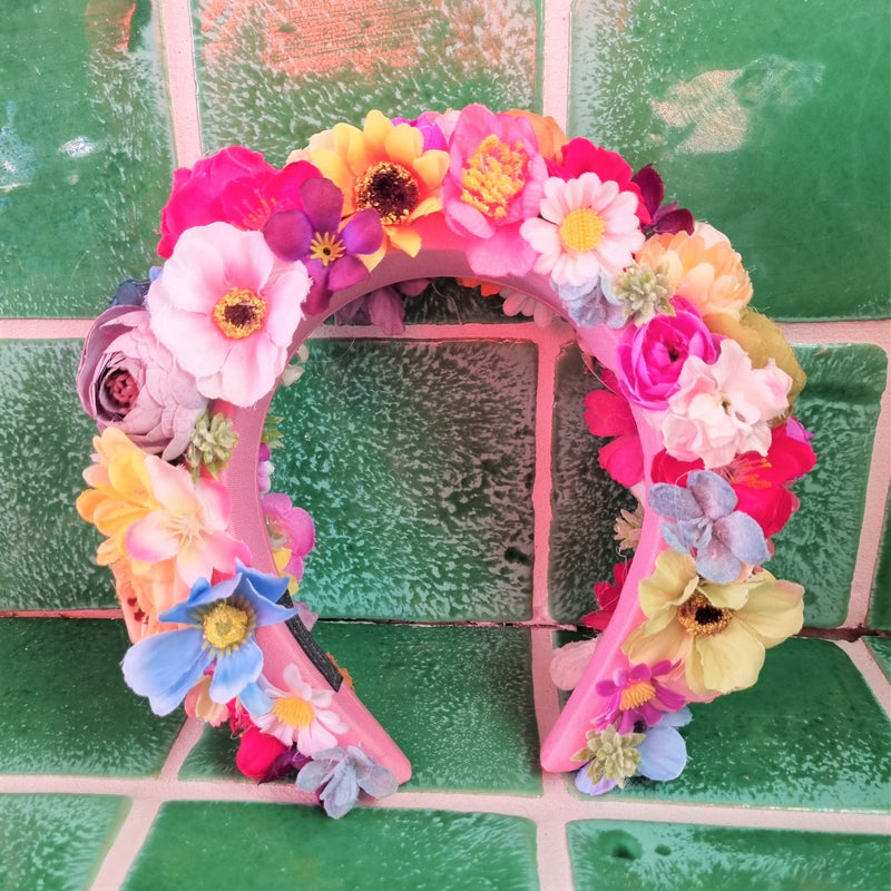 Fantastisk blomsterkrone - Hårpynt med blomster og perler til bryllup, konfirmation og fest