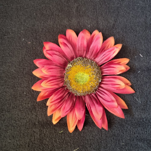 Rød solsikke - Hårpynt med blomster og perler til bryllup, konfirmation og fest