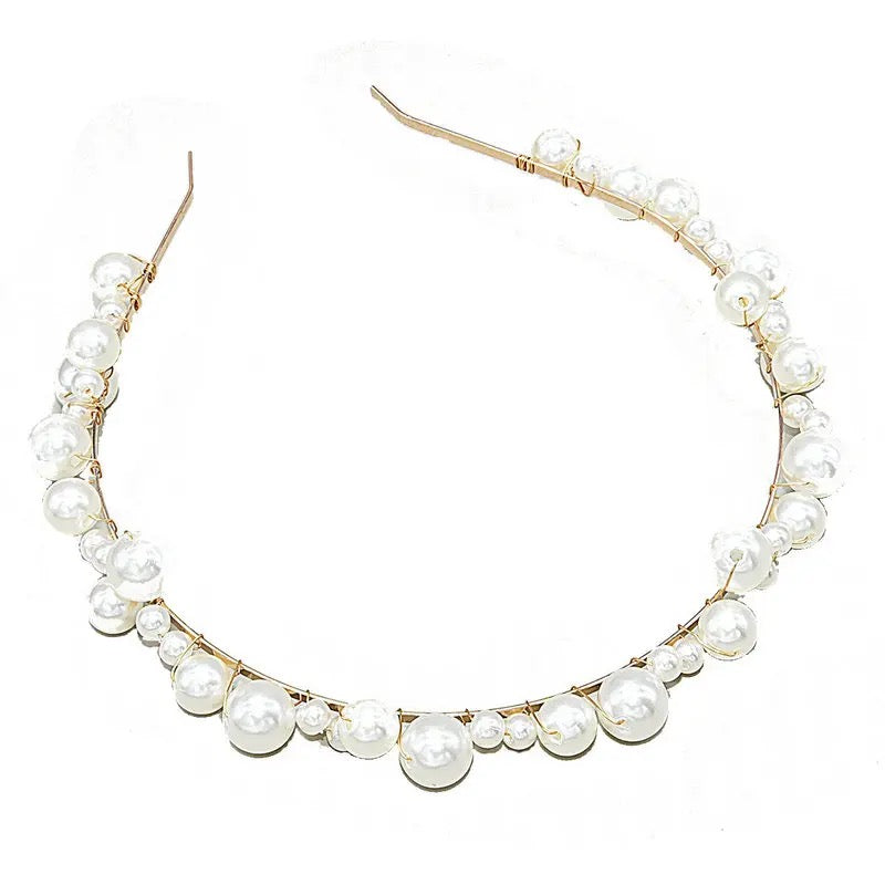 Fin hårbøjle med hvide perler - Hårpynt med blomster og perler til bryllup, konfirmation og fest